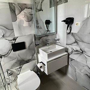 Camera tripla